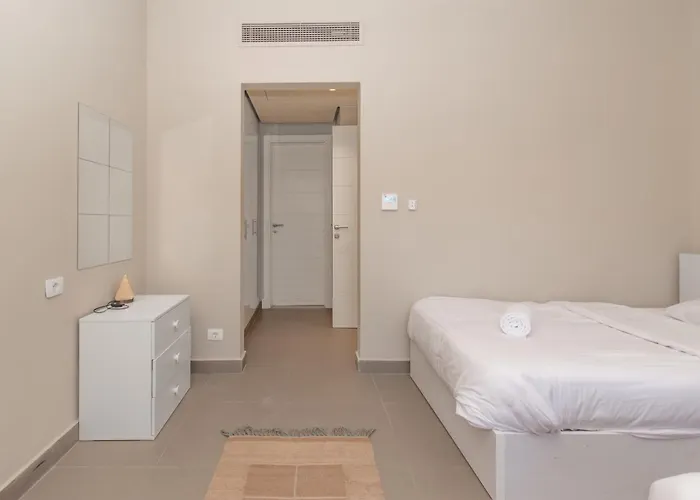 Villa 4 Bdr With Private Heated Pool In Sabina
