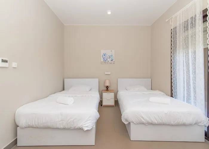 4 Bdr With Private Heated Pool In Sabina Villa