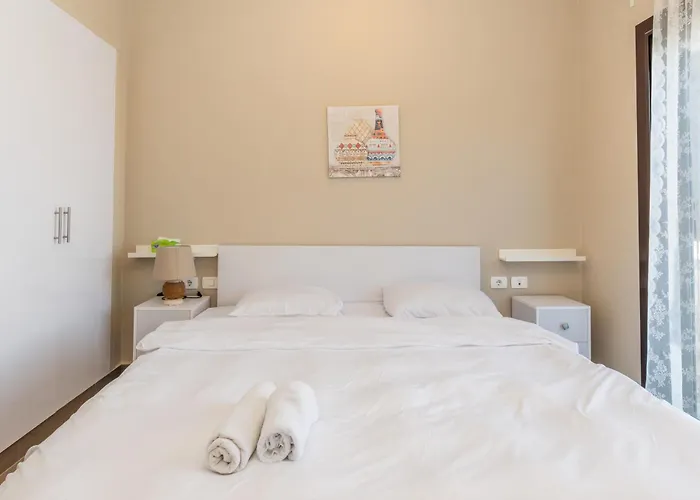 Villa 4 Bdr With Private Heated Pool In Sabina