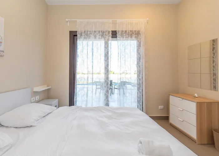 Villa 4 Bdr With Private Heated Pool In Sabina *