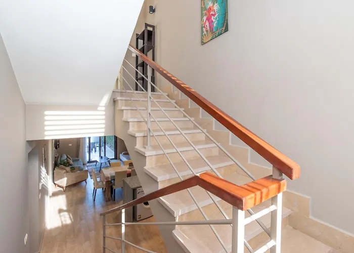 Villa 4 Bdr With Private Heated Pool In Sabina