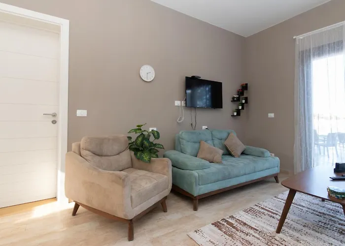Villa 4 Bdr With Private Heated Pool In Sabina