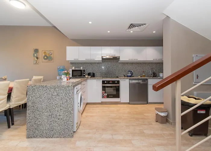 Villa 4 Bdr With Private Heated Pool In Sabina