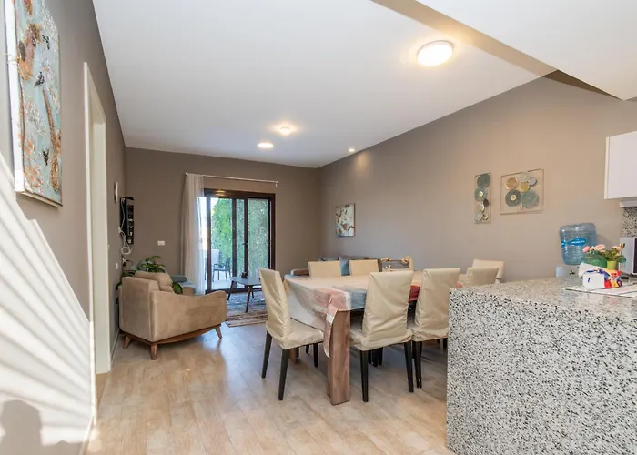 4 Bdr With Private Heated Pool In Sabina Villa *