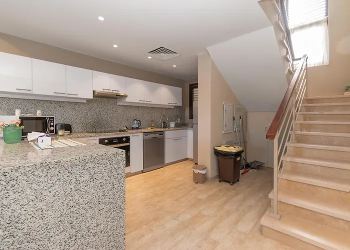 4 Bdr With Private Heated Pool In Sabina *